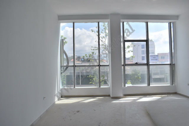 Store for rent on Teodor Keko street in Tirana.
The environment is positioned on the second floor o